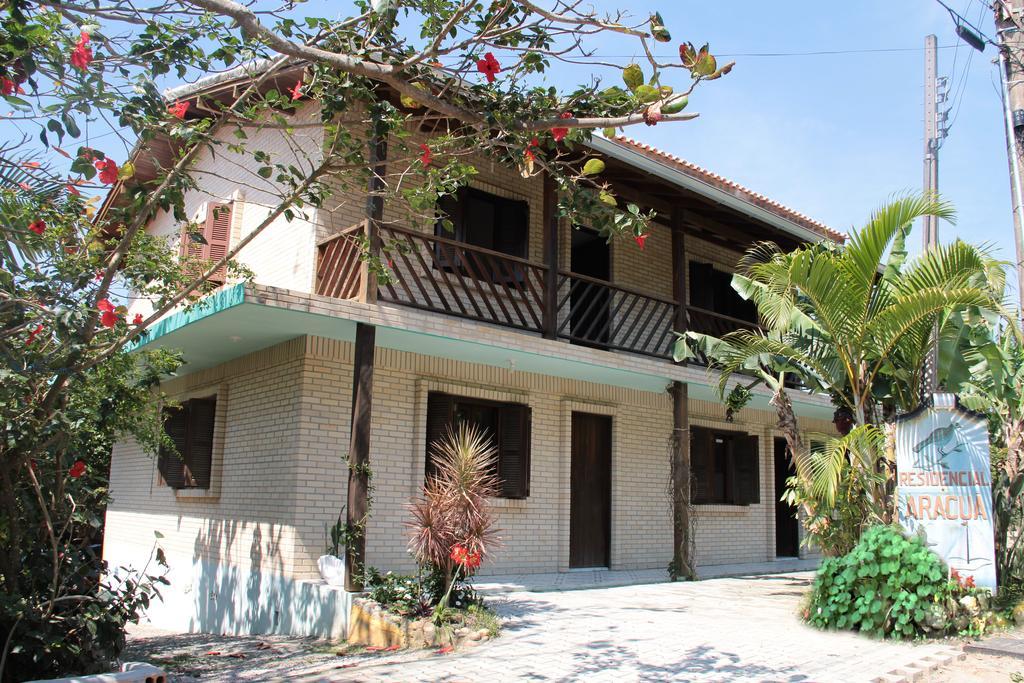 מלון בומבינאס Residencial Aracua מראה חיצוני תמונה